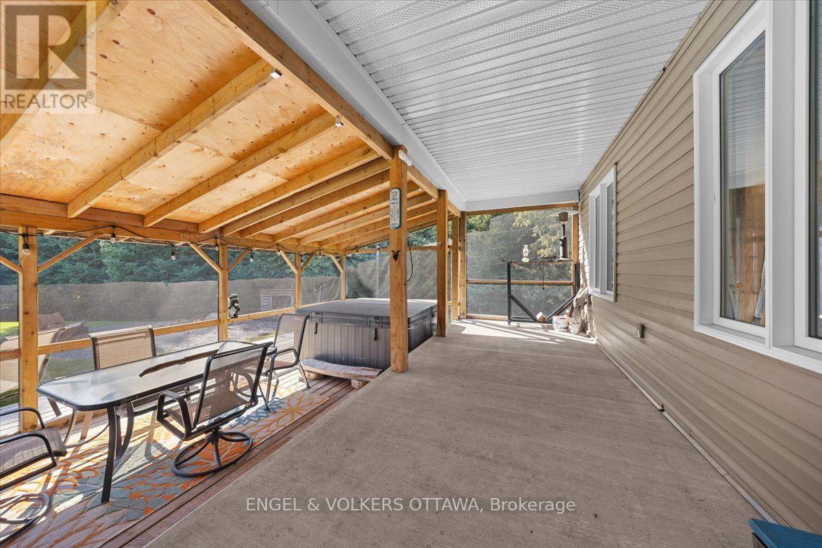 2565 MARSHWOOD ROAD - 36