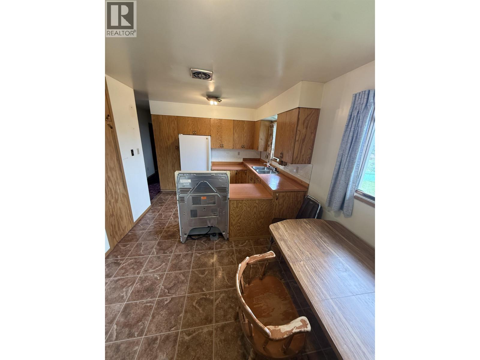 9511 98A AVENUE - 6