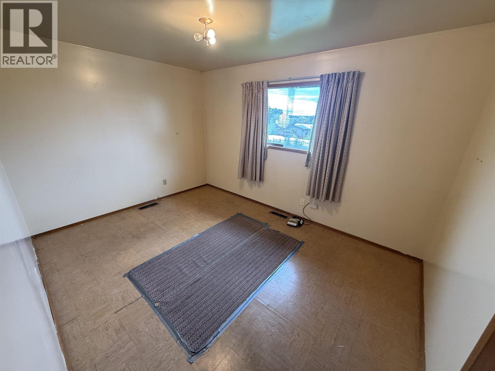 9511 98A AVENUE - 8