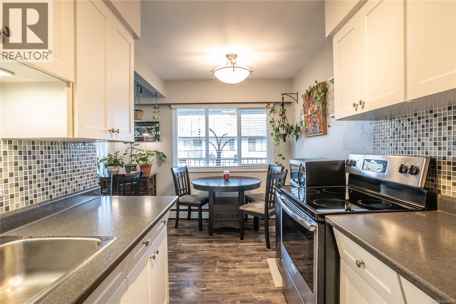 352 Burnside Rd W - 1