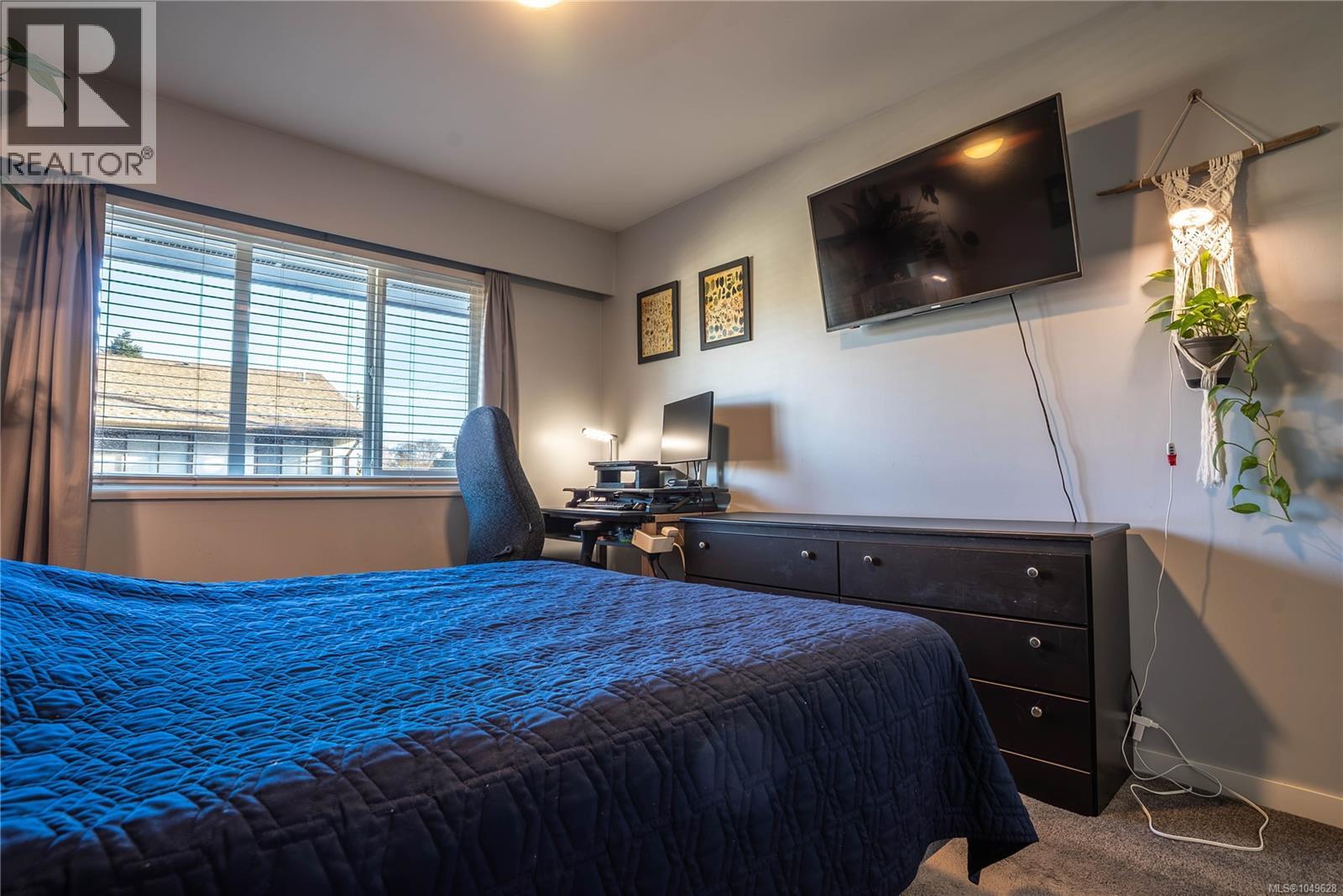 352 Burnside Rd W - Image 11