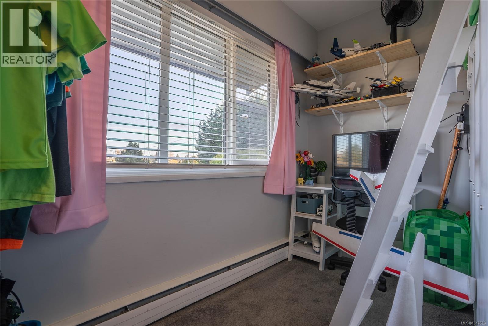 352 Burnside Rd W - 13