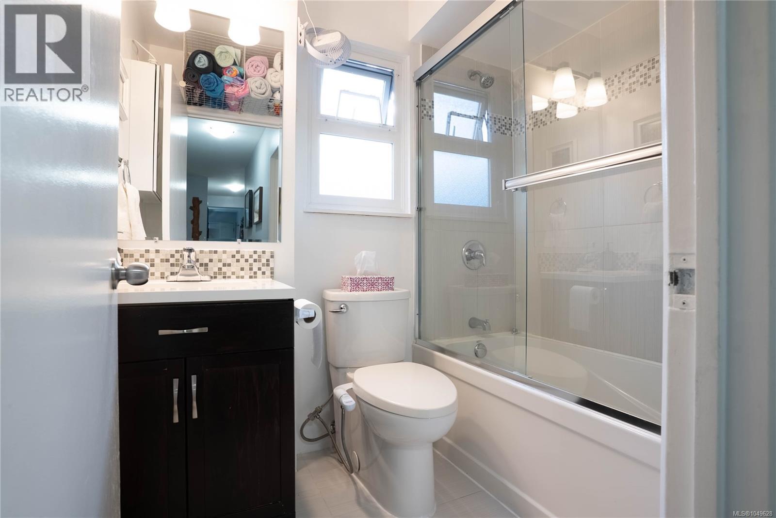 352 Burnside Rd W - Image 14