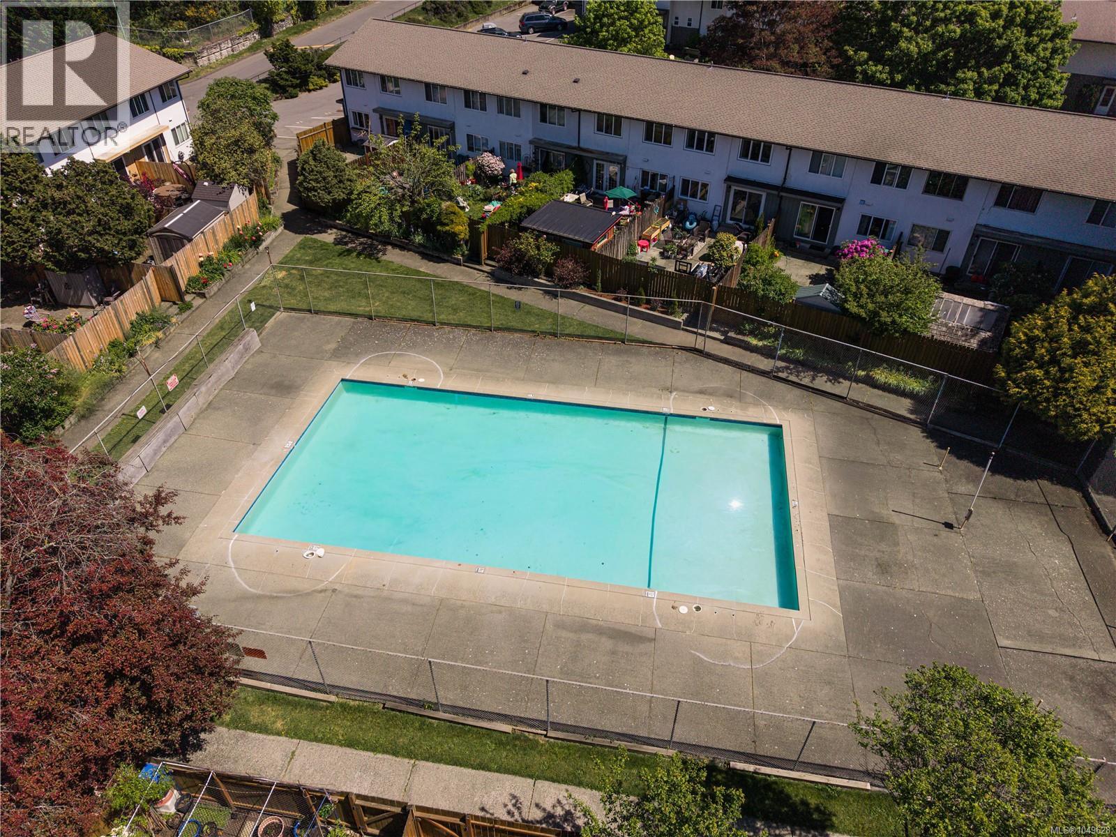 352 Burnside Rd W - Image 15
