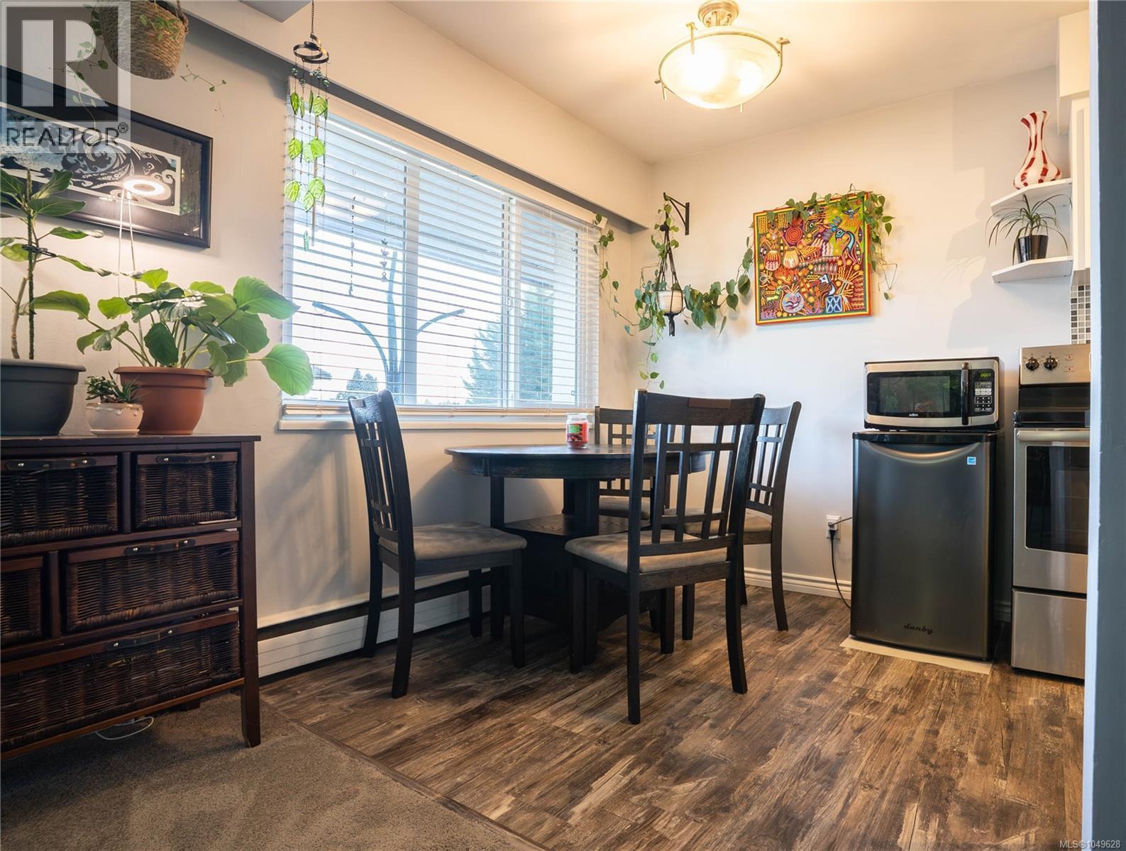 352 Burnside Rd W - 3