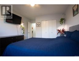 Entrance - 352 Burnside Rd W, Saanich, BC V8Z1M1 Photo 10