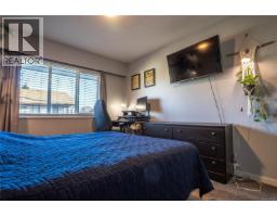 352 Burnside Rd W, Saanich, BC V8Z1M1 Photo 11