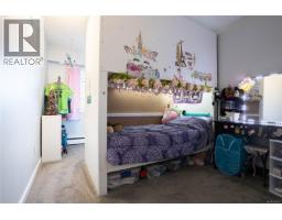 352 Burnside Rd W, Saanich, BC V8Z1M1 Photo 12