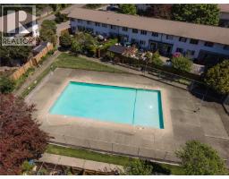 352 Burnside Rd W, Saanich, BC V8Z1M1 Photo 15