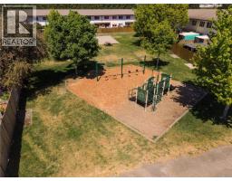 352 Burnside Rd W, Saanich, BC V8Z1M1 Photo 17