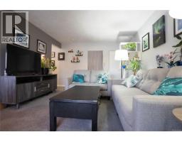 Kitchen - 352 Burnside Rd W, Saanich, BC V8Z1M1 Photo 7