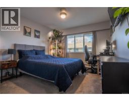 Living room - 352 Burnside Rd W, Saanich, BC V8Z1M1 Photo 9