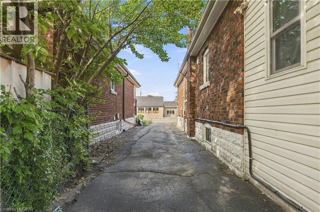 1494 MAIN Street E - 44