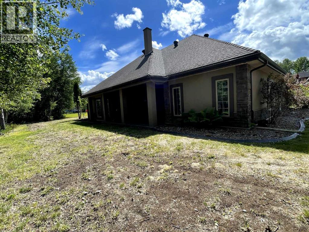 5 Caribou Close, High Level — photo 2