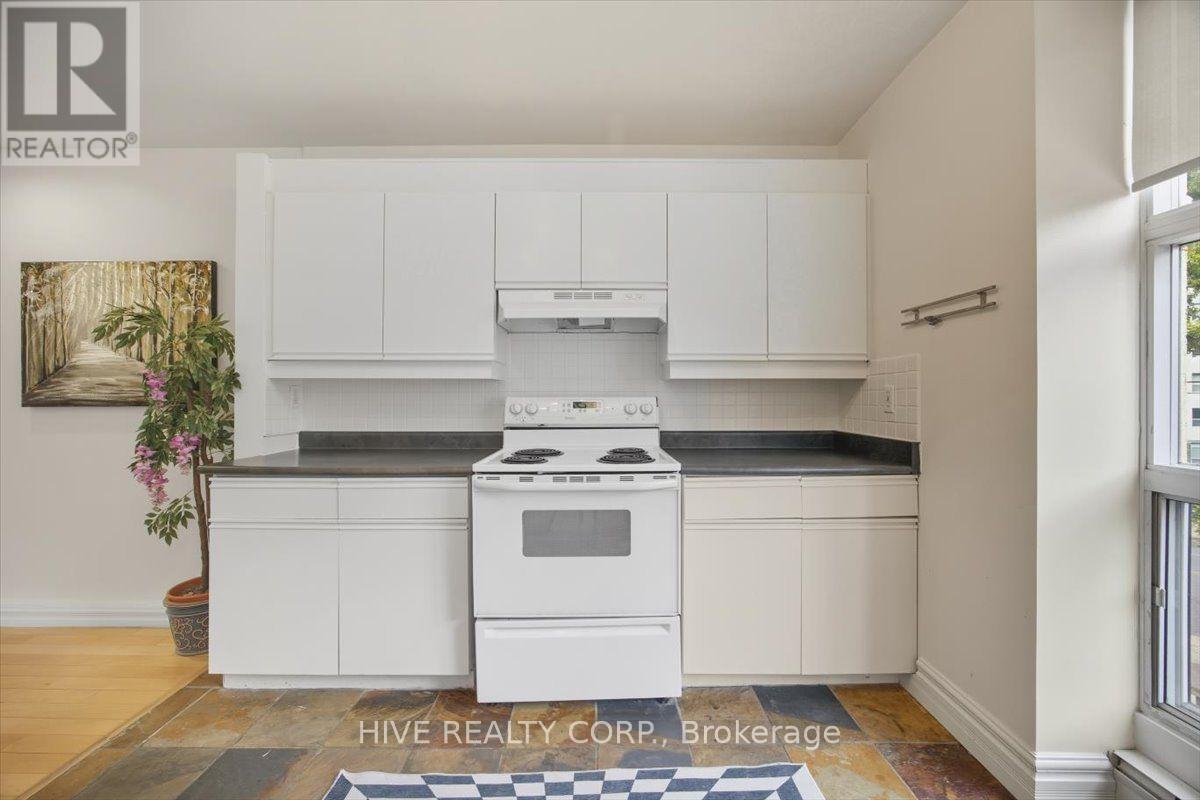 #D 957 BROADVIEW AVENUE - 13