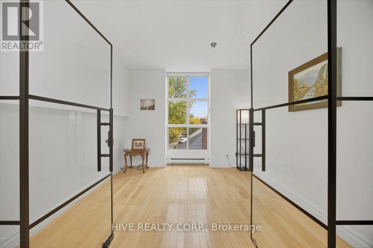 #D 957 BROADVIEW AVENUE - 17