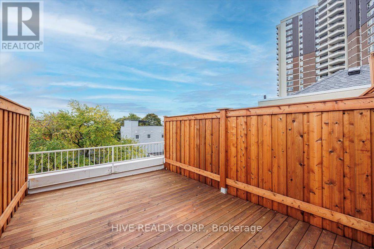 #D 957 BROADVIEW AVENUE - 24