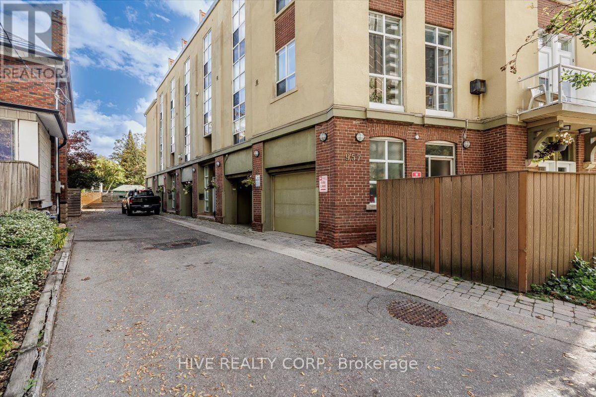 #D 957 BROADVIEW AVENUE - 29