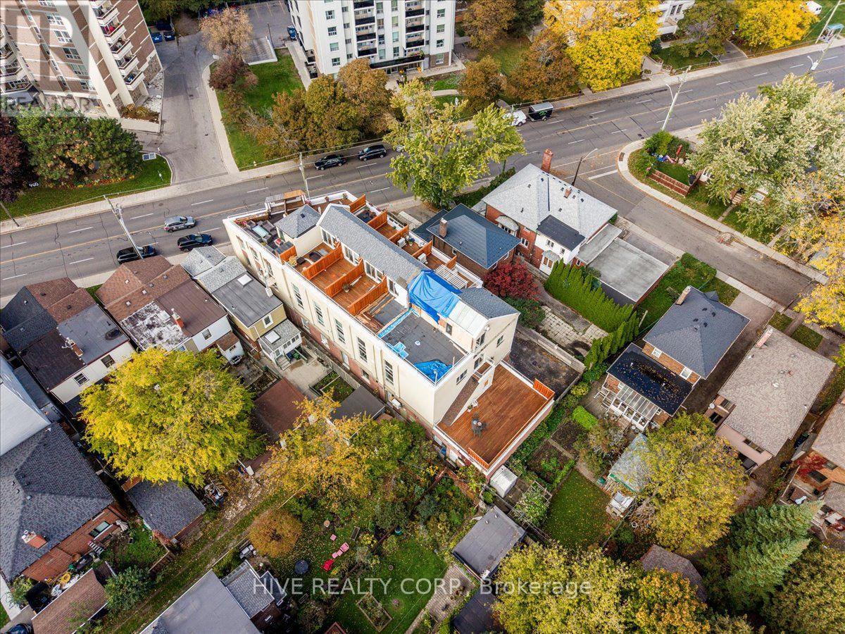 #D 957 BROADVIEW AVENUE - 36