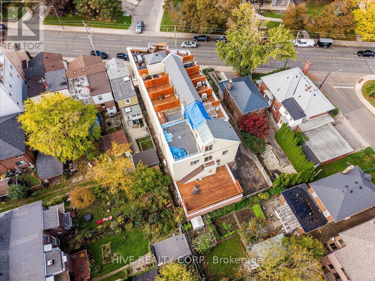 #D 957 BROADVIEW AVENUE - 35