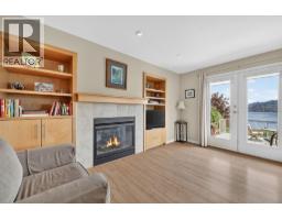 5pc Ensuite bath - 6226 Heighway Lane, Peachland, BC V0H1X7 Photo 6