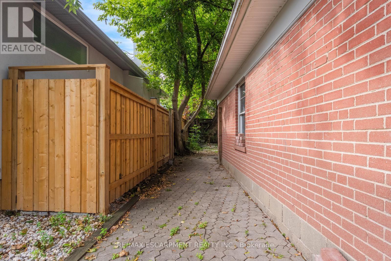 7 WASHINGTON AVENUE - 39