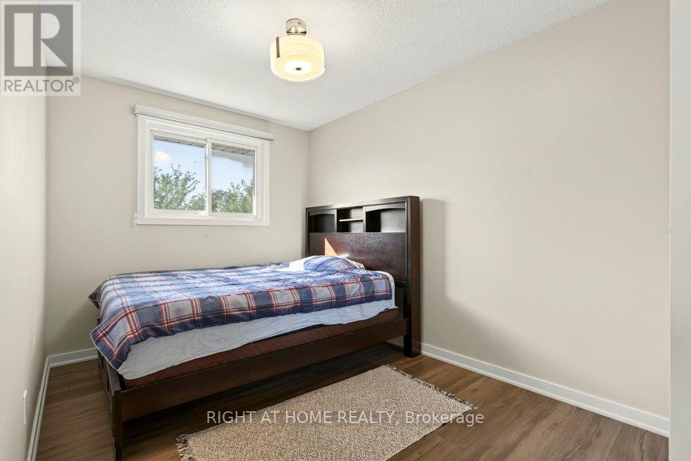 168 BERKINDALE DRIVE - 17