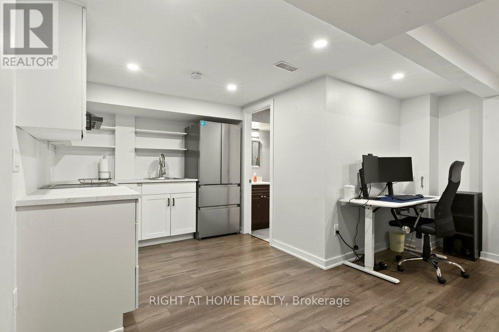168 BERKINDALE DRIVE - 21