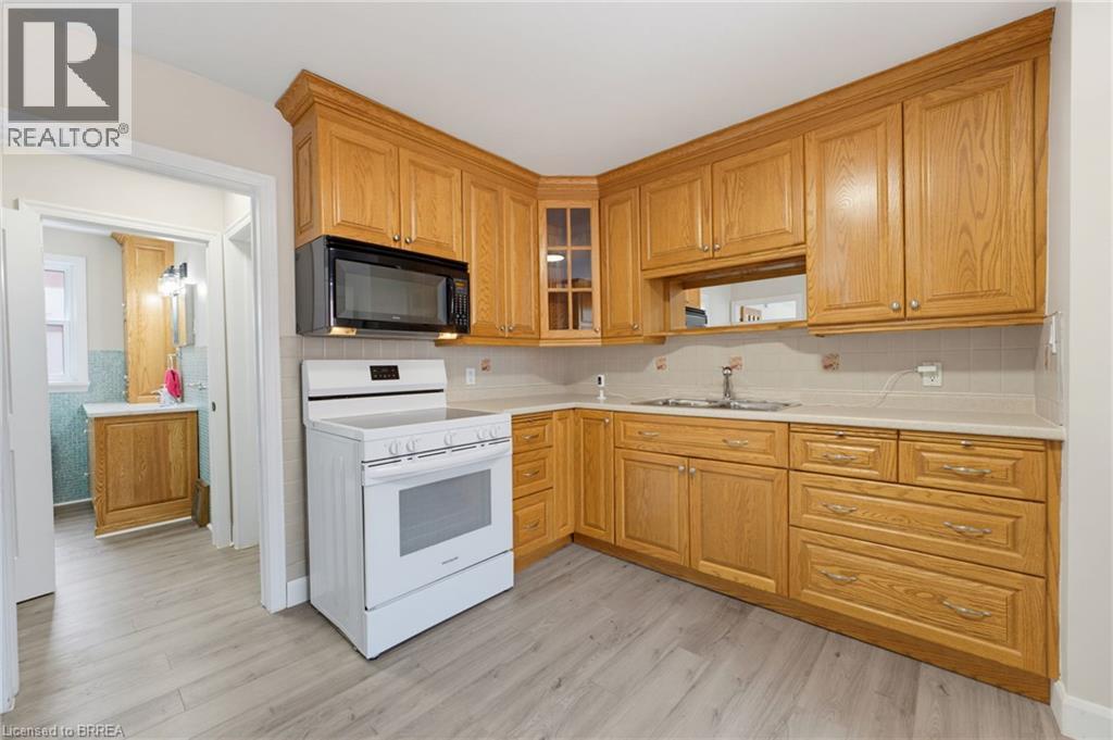 52 BURWELL Street, Brantford — photo 6