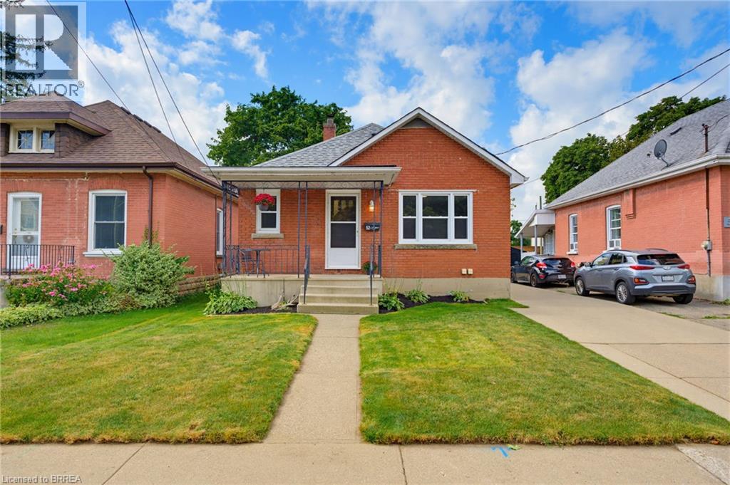 52 BURWELL Street, Brantford — photo 1