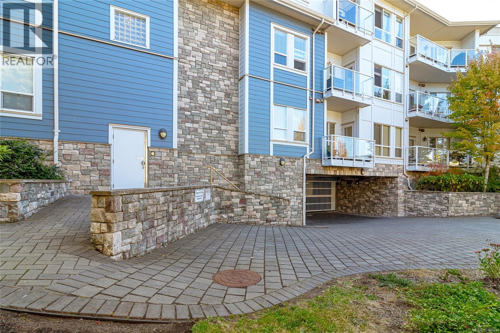 #112 3915 Carey Rd - Image 23