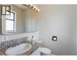 Bathroom - 5395 Lost Lake Rd, Nanaimo, BC V9T5E7 Photo 7