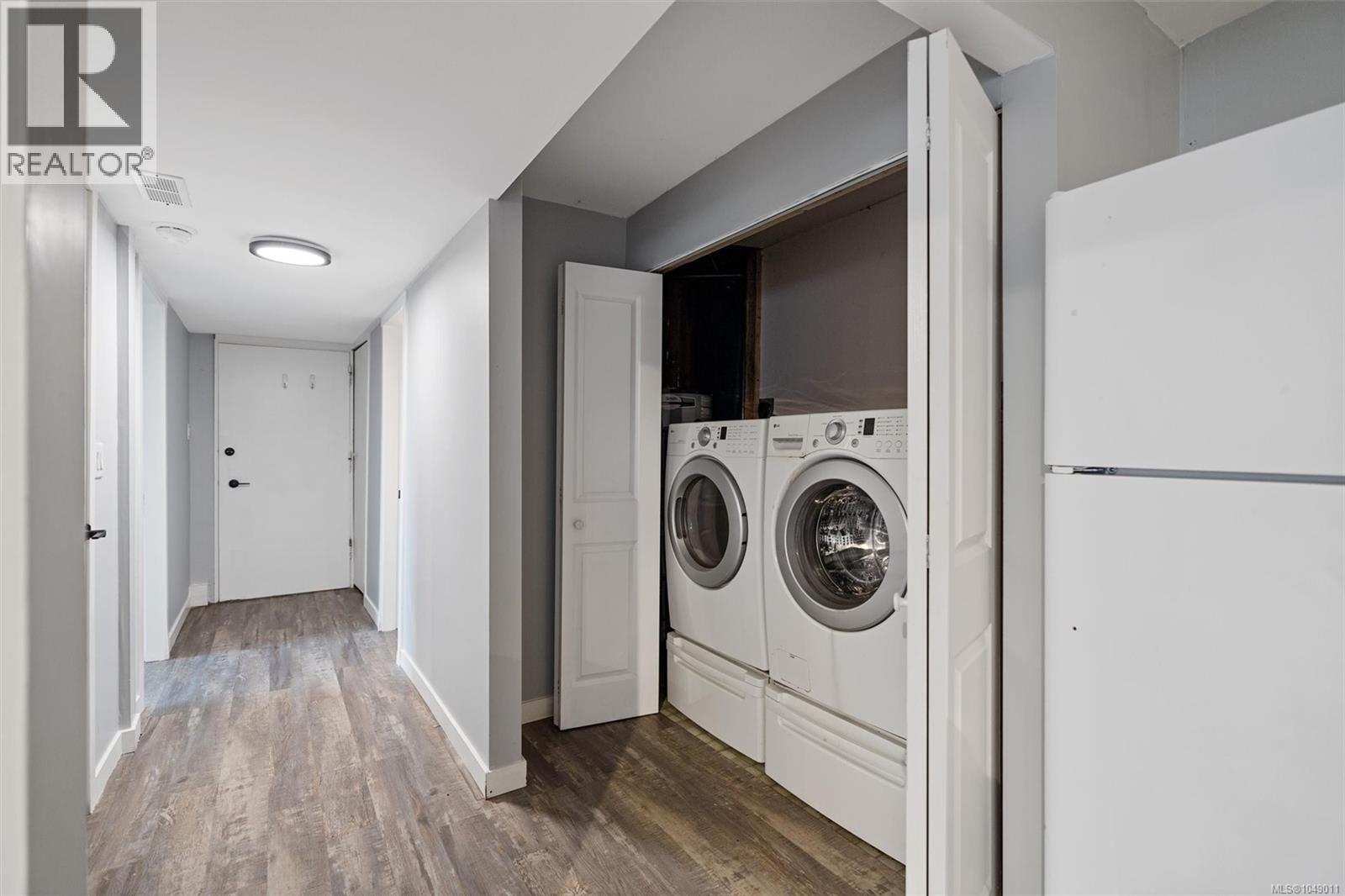 3272 Haida Dr - Image 30