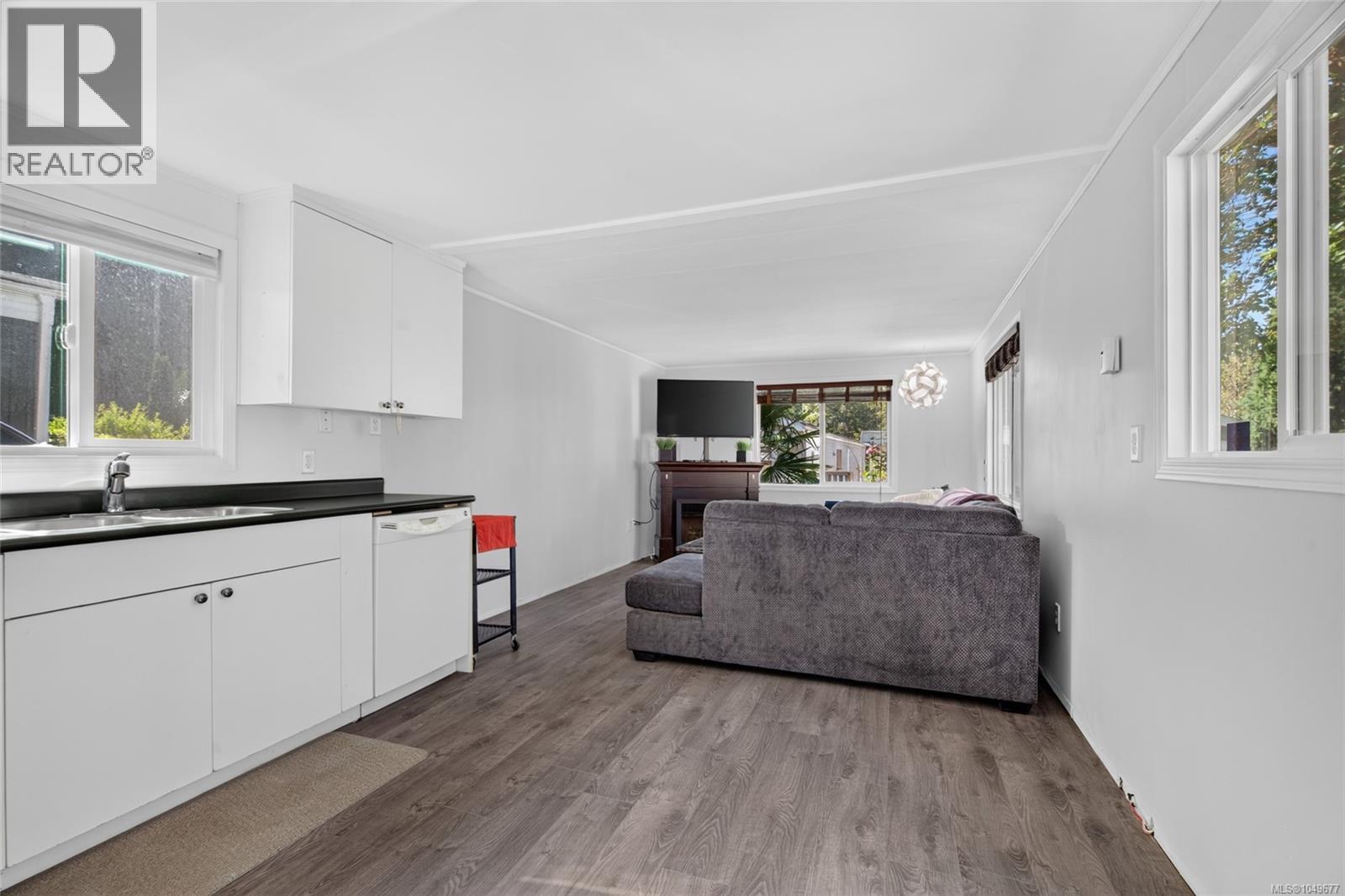 #48 2587 SELWYN Rd - Image 6