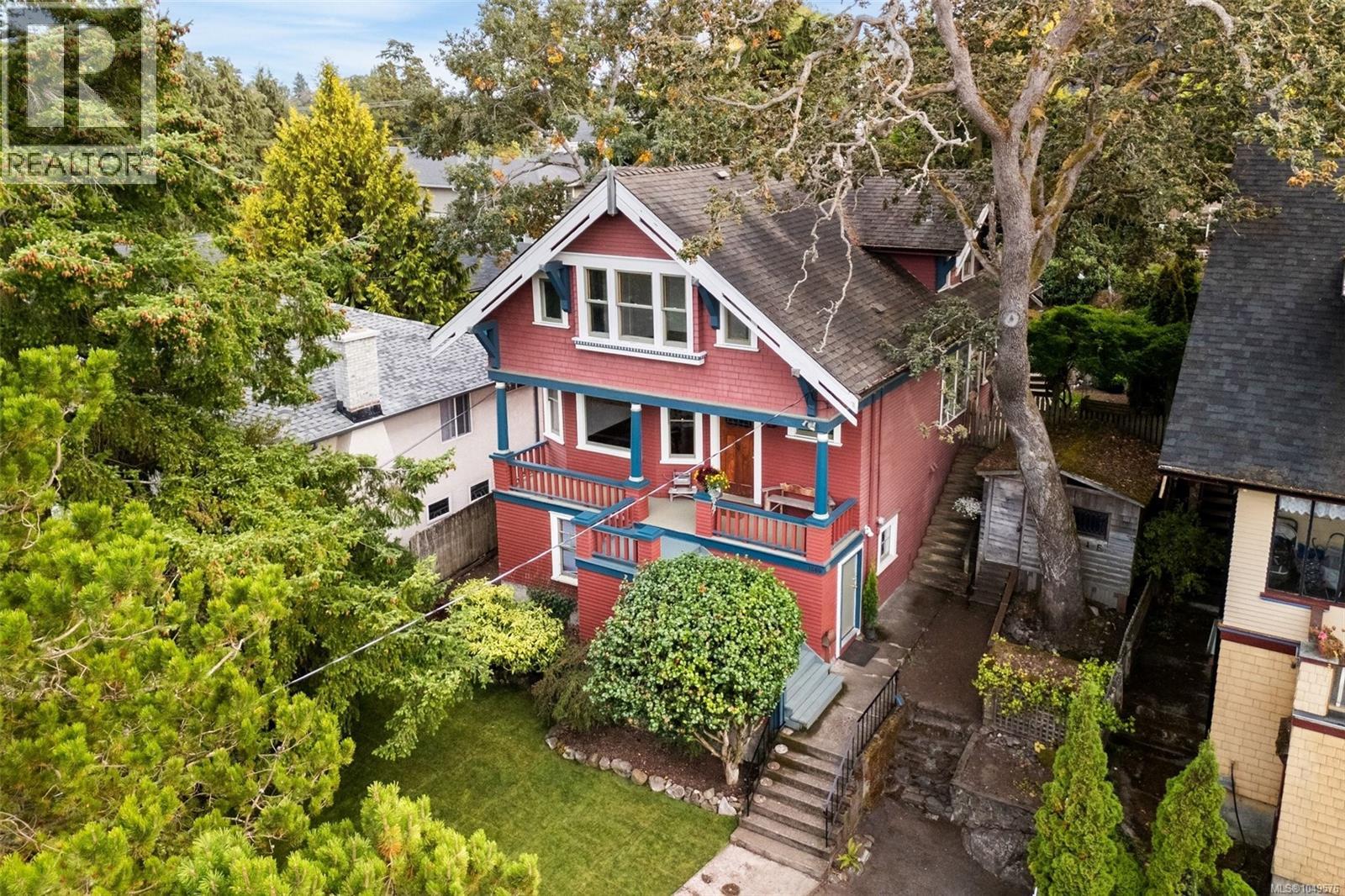 1569 PEMBROKE St - 1