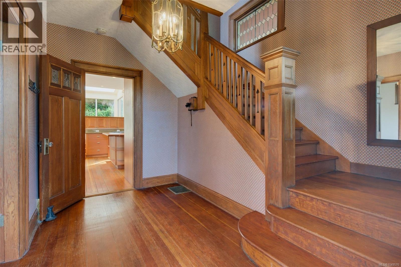 1569 PEMBROKE St - 10
