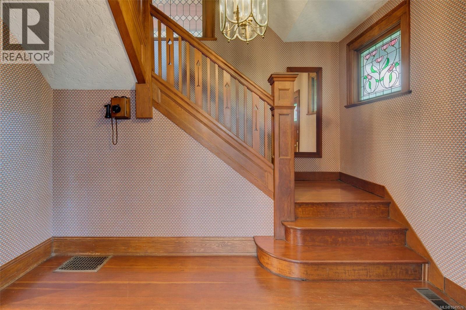 1569 PEMBROKE St - Image 11