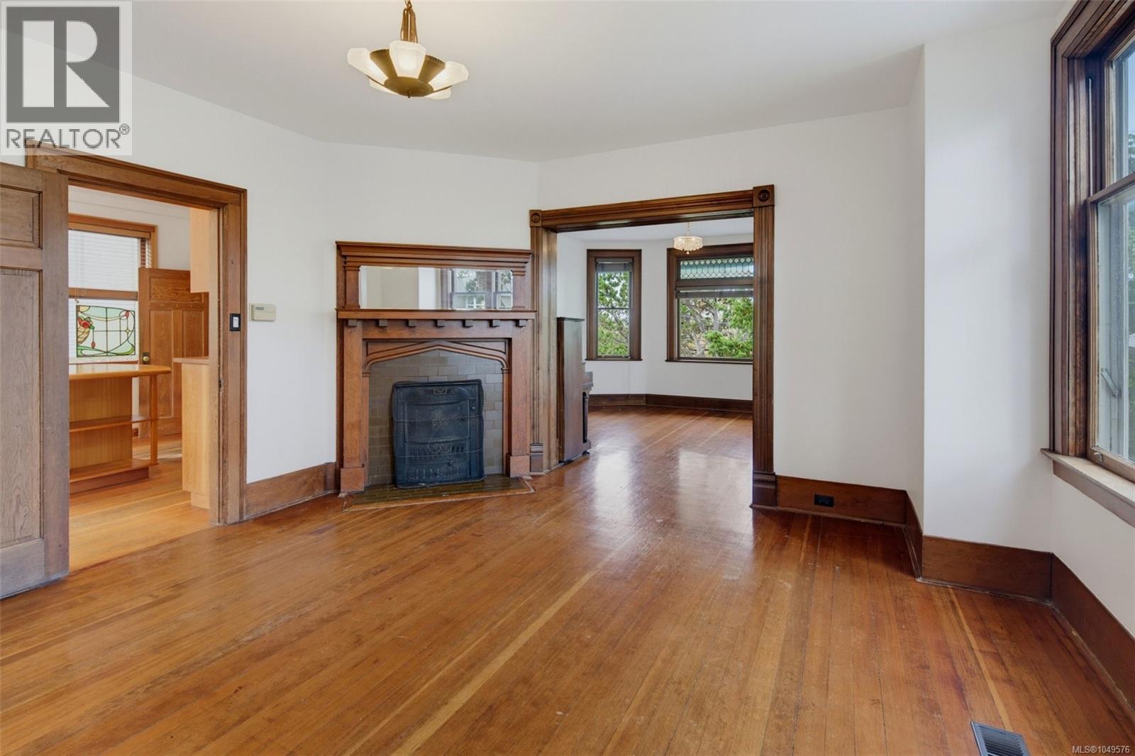 1569 PEMBROKE St - 16