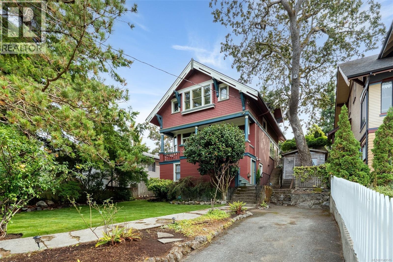 1569 PEMBROKE St - 2