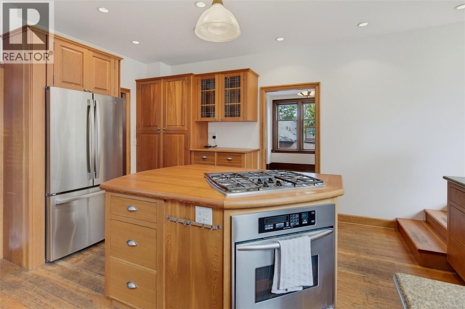 1569 PEMBROKE St - 23