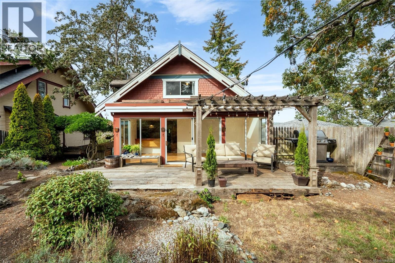 1569 PEMBROKE St - Image 37