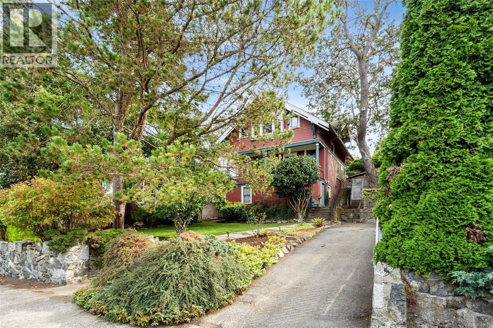1569 PEMBROKE St - Image 4