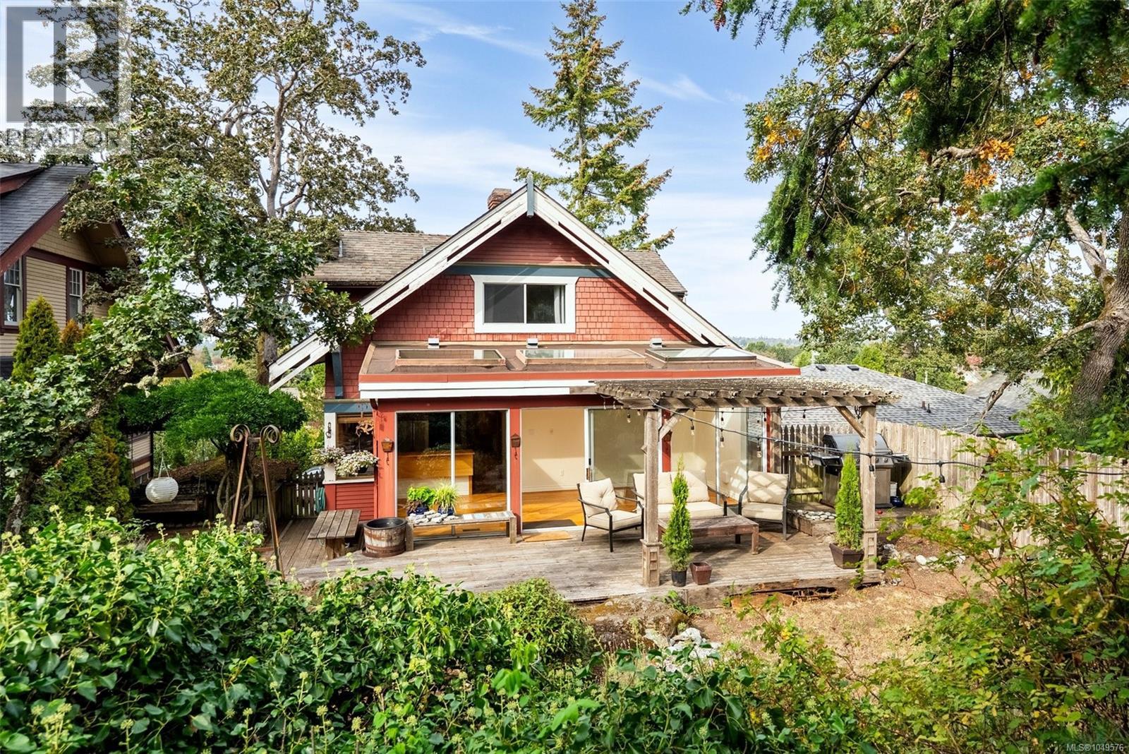 1569 PEMBROKE St - Image 41