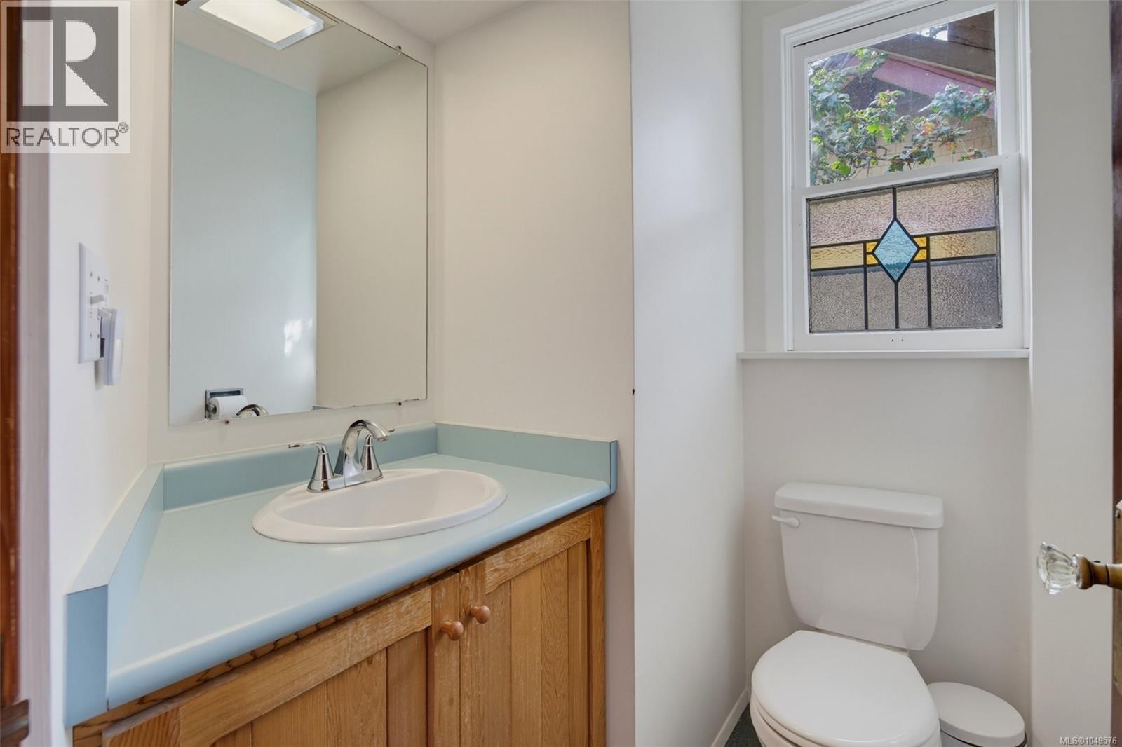 1569 PEMBROKE St - Image 43