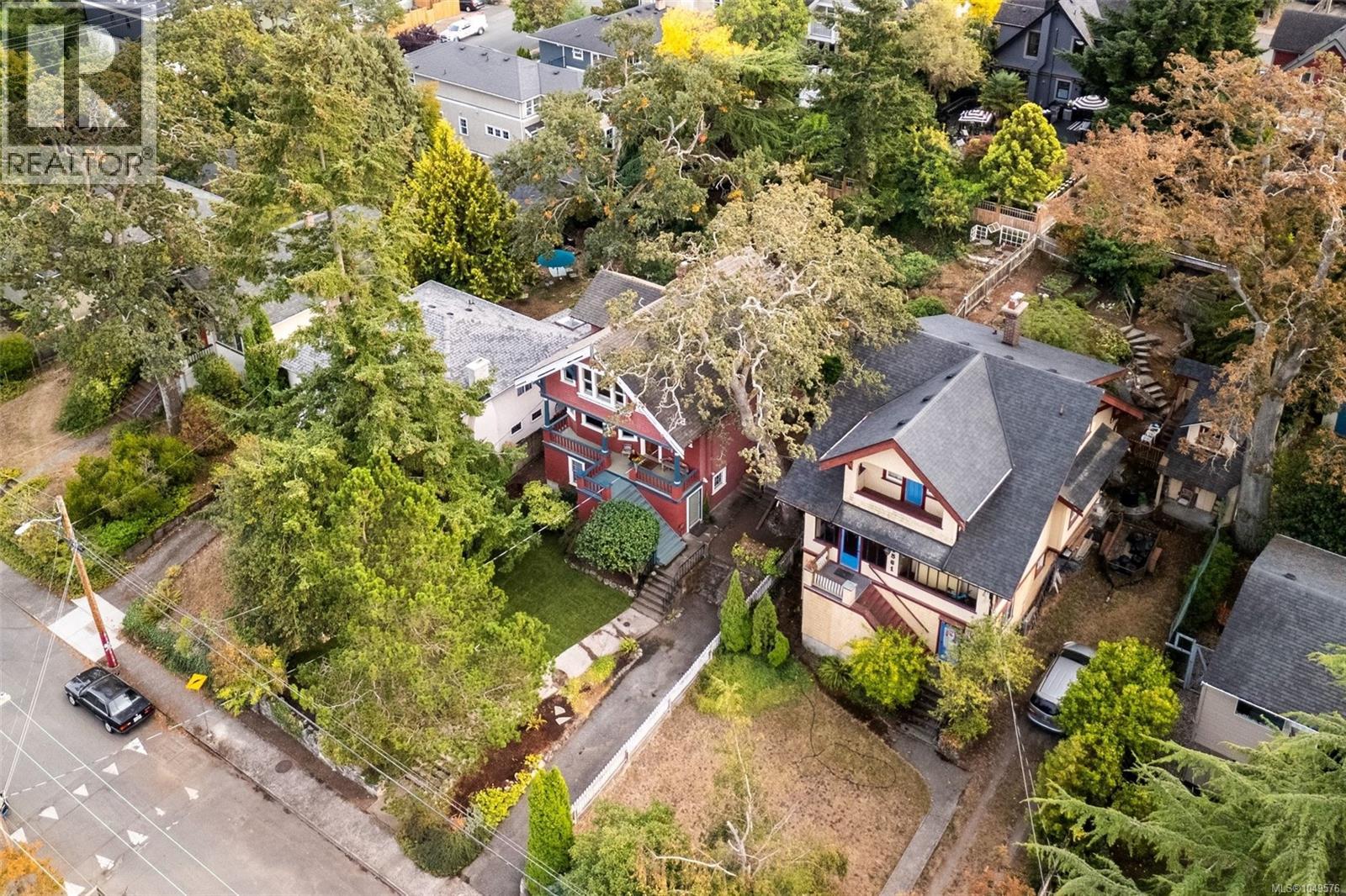 1569 PEMBROKE St - 6