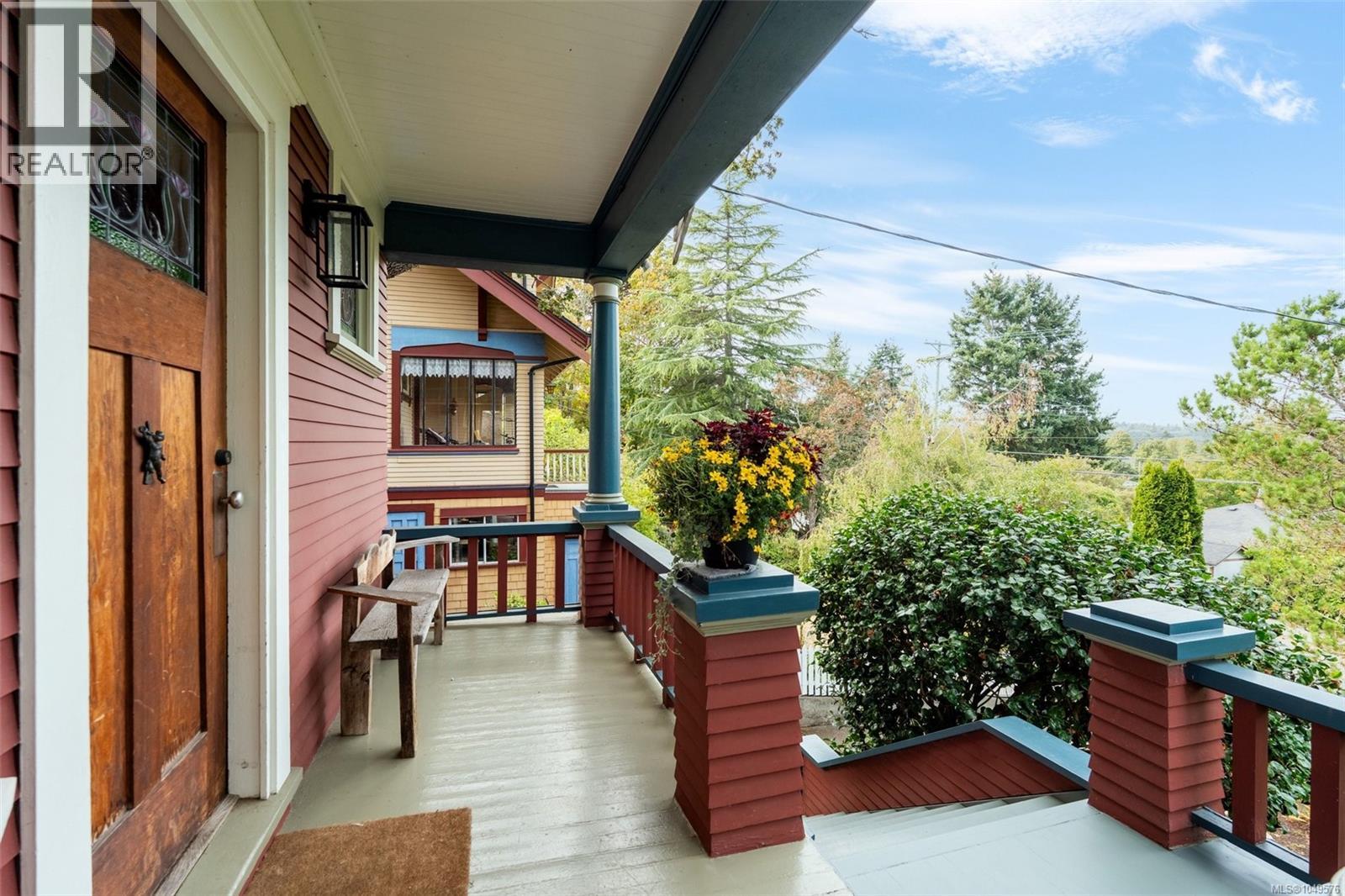 1569 PEMBROKE St - Image 8