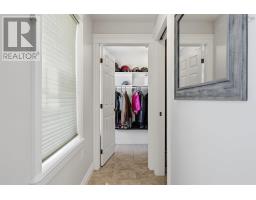 4pc Ensuite bath - 1 Gordon Street, Bedford, NS B4A2N6 Photo 7