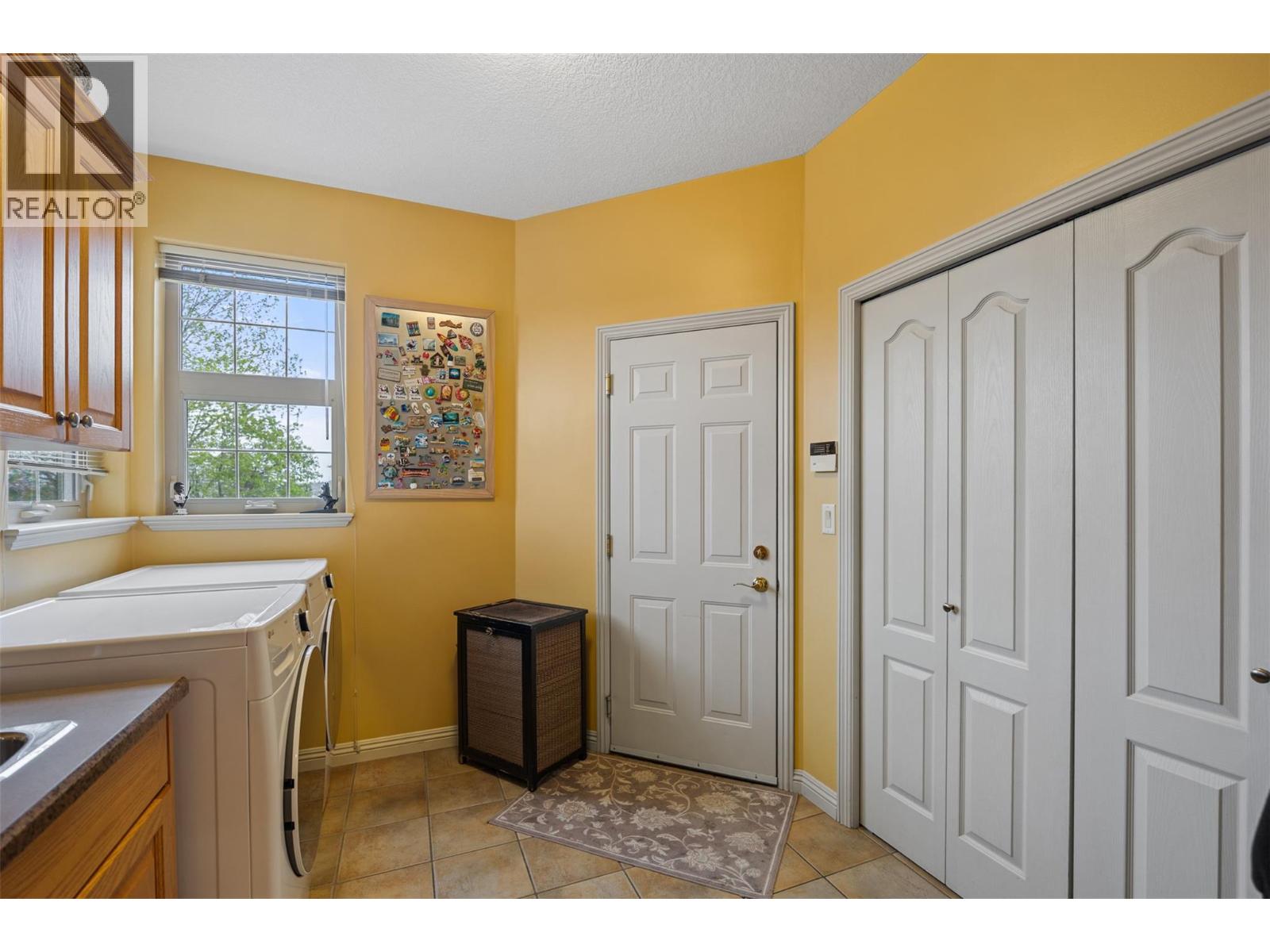 456 AZURE Place - Image 33