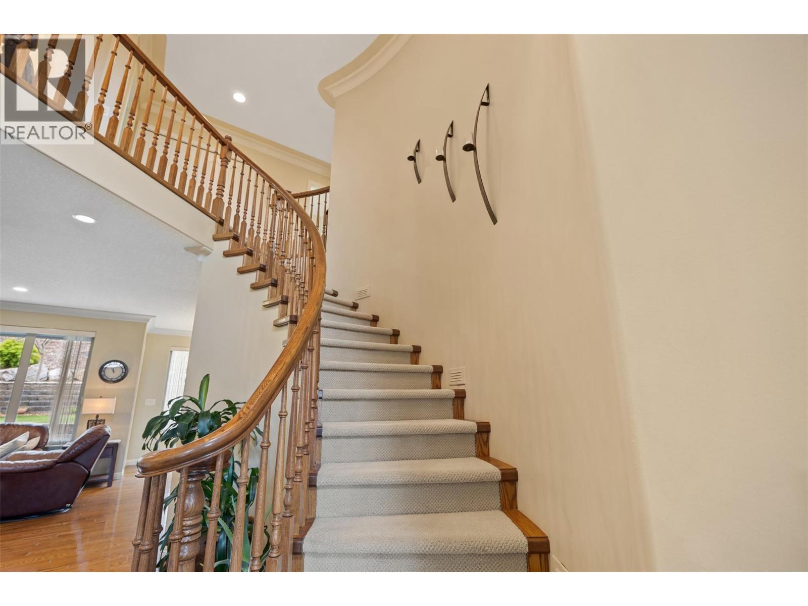 456 AZURE Place - Image 35