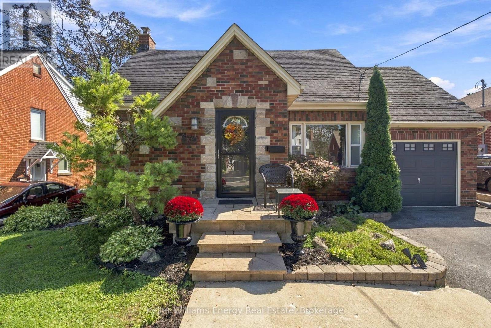 107 SUTHERLAND AVENUE, Oshawa (O'Neill) — photo 1